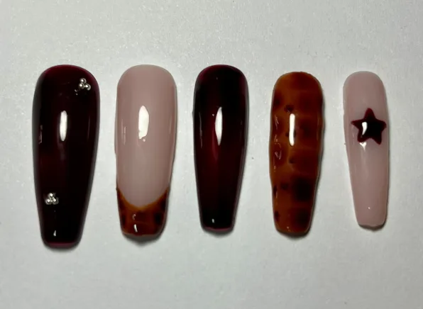 Uñas coffin: vino y carey con estrella